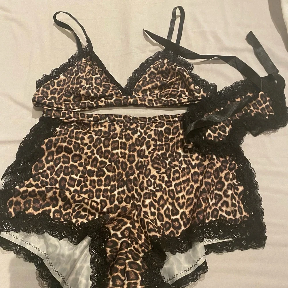 Fashion Nova PJ set NWT - Picture 1 of 10